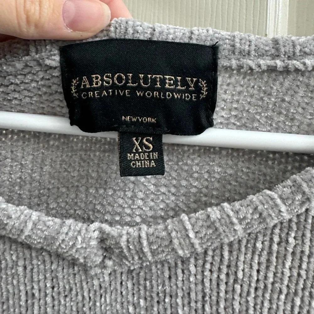 Absolutely Creative Worldwide Gray Sweater with bow on wide sleeves - Picture 4 of 8